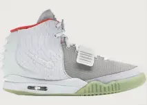  ??  ?? NIKE AIR YEEZY 2   2012