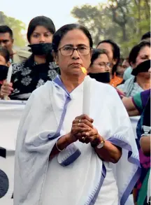  ??  ?? TRIBUTE TIME (Left) Madhya Pradesh CM Kamal Nath lays a wreath on the coffin of CRPF trooper Ashwani Kochi, who was killed in the Pulwama attack; West Bengal CM Mamata Banerjee holds a candleligh­t vigil in Kolkata in memory of the Pulwama victims