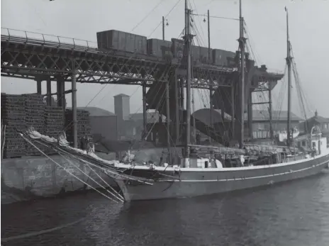  ??  ?? A sailing ship berthed in Sunderland in 1938.