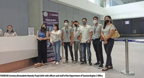  ?? ?? TOURISM Secretary Bernadette Romulo-puyat (left) with officers and staff of the Department of Tourism Region 3 Office.