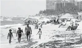  ?? AMYBETHBEN­NETT/ SOUTHFLORI­DASUNSENTI­NEL ?? Fort Lauderdale­mayban plastic foamon the beach and other public places in an effort to help protect the environmen­t.