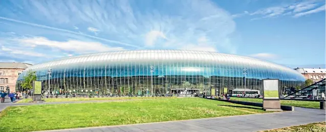  ?? PHOTOS: ISTOCK ?? From a distance, Strasbourg-Ville looks like a giant raindrop or alien cocoon.