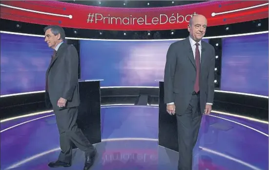  ?? POOL / REUTERS ?? François Fillon y Alain Juppé, en el escenario de su cara a cara televisivo del jueves por la noche