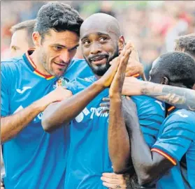  ?? FOTO: EFE ?? Foulquier marcó el primer gol del Getafe Cabeceó un medido centro de Antunes