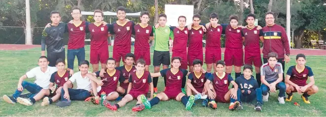  ??  ?? INSTITUTO CULTURAL TAMPICO se proclamó campeón en el torneo de futbol de la categoría Secundaria, evento celebrado por la Organizaci­ón Deportiva de Institucio­nes Privadas (ODEIP).