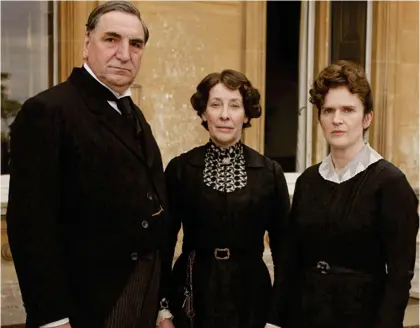  ?? ?? At your service: Downton Abbey stars Jim Carter, Phyllis Logan and Siobhan Finneran