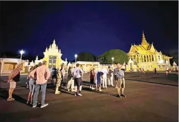  ?? HONG MENEA ?? Foreign tourists visit the Royal Palace in Phnom Penh in February 2023.