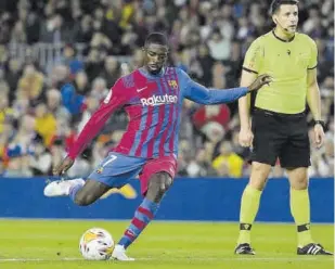  ?? AFP ?? Ousmane Dembélé no volverá a defender la casmiseta del FC Barcelona, exceptó un giro inesperado por parte sobre todo del jugador, que sigue con su postura alejada de la blaugrana //