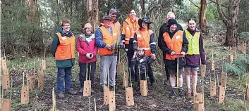  ?? ?? Right: Judy Farmer, Helen Timbury, Henry Corcoran, Josh Denehy, Sam Smith, Michelle Kerin (and son), Peter Ware, Diane and Libby Haynes celebrate the success of the recent Golden Whistler Reserve community planting day.