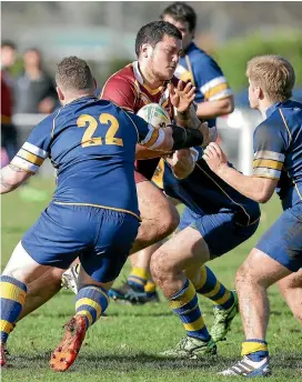  ?? PHOTO: ROBYN EDIE/FAIRFAXNZ ?? Southland Rams player Junior Toparea being tackled by Otago Whalers’ players suring the South Island provincial game in Gore on Saturday.