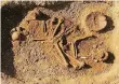  ?? FOTO: DPA ?? Skelette einer Frau und eines Mannes vom Ende der Steinzeit.