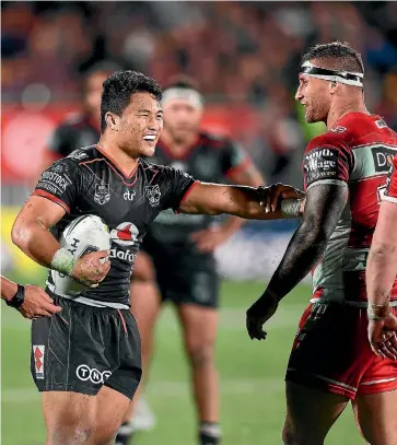  ?? PHOTOSPORT ?? The Warriors haven’t missed a beat with Mason Lino playing in the halves instead of Shaun Johnson.