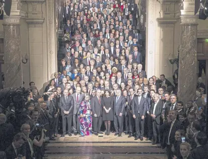  ?? ETIENNE LAURENT /EFE ?? Más de 1000 alcaldes se reunieron ayer en París por la cumbre del clima