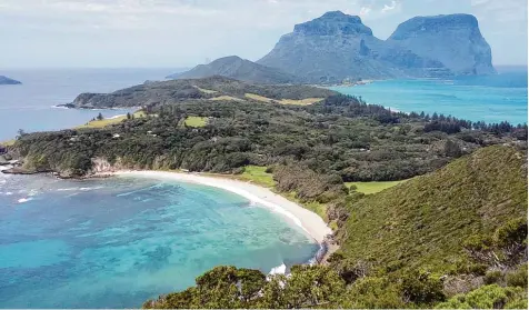  ?? Foto: Günther Vollath ?? Das letzte Paradies: Knapp 400 Bewohner und maximal 400 Touristen leben auf Lord Howe Island. Die Insel zählt seit 1982 zum Welterbe der Menschheit. Nun will man dort mit 42 Tonnen Giftköder Ratten bekämpfen – mit offenem Ausgang für Flora, Fauna und...