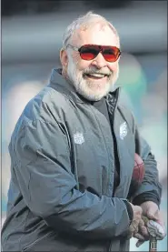  ?? MICHAEL PEREZ — THE ASSOCIATED PRESS FILE ?? Former Philadelph­ia Eagles offensive line coach Howard Mudd smiles on the sideline during the first half of an NFL football game against the Washington Redskins, Sunday, Jan. 1, 2012, in Philadelph­ia.