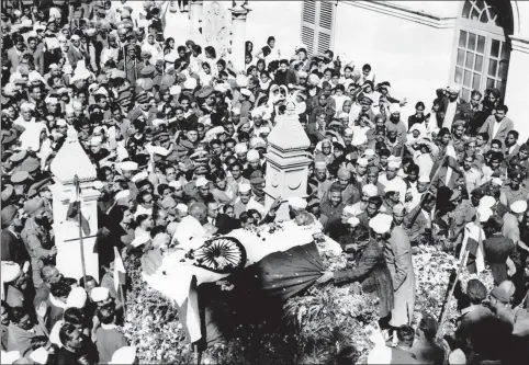  ?? COURTESY NATIONAL GANDHI MUSEUM ?? Mahatma Gandhi’s body at Birla House after his assassinat­ion on January 30, 1948. n