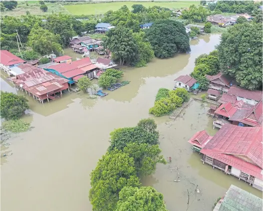  ??  ?? SWAMPED: The city of Ayutthaya, situated on the Central Plains, is flooded. The low-lying area is frequently subjected to extreme flooding.