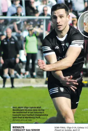  ?? PICTURES BY ALAN FINN ?? BALL AWAY: Sligo captain Niall Murphy gets his pass away during the second-half of last Saturday’s Connacht GAA Football Championsh­ip semi-final at Markievicz Park.