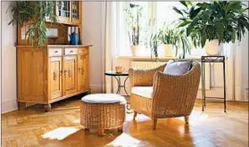  ?? DREAMSTIME ?? Outdoor furniture in natural fibers such as seagrass, wicker, bamboo or rattan looks great inside the home as well.