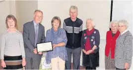  ??  ?? Pictured is the Abbeyfield Holloway House Garden Group Received a level 5 Outstandin­g in the Neighbourh­ood awards. Those pictured include: Margaret Colegate, Jeff Bates, chairman of East Midlands in Bloom, Anne Boulter, Peter Woodforth, Brenda Booth,...