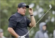  ?? ERIC GAY — THE ASSOCIATED PRESS ?? Phil Mickelson watches his tee shot on the seventh hole during round-robin play at the Dell Technologi­es Match Play tournament in Austin, Texas.
