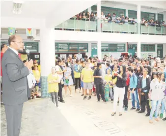  ??  ?? A team headed by Guyana’s Ambassador to Brazil, George Talbot, recently visited the Dr. Zilda Arns Fundamenta­l Education Centre in Itapoã, Brazil, as part of the Open Doors Embassies programme.
A release from the Ministry of Foreign Affairs said that...