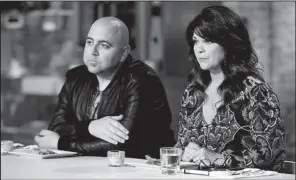  ??  ?? Hosts Duff Goldman and Valerie Bertinelli work during the challenge segment “Pie A La Mode” on
Food Network’s Kids Baking Championsh­ip, Season 2.