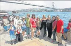  ?? PHOTO COURTESY OF GABRIELLE JAQUAYS ?? Gabrielle Jaquays, fourth from right, and her classmates from Niagara University stand in front of a bridge over the Bosphorus Strait in Turkey.