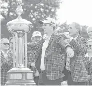  ?? Tom Pennington / Getty Images ?? Justin Rose has a plaid jacket to go with a big trophy for winning the Fort Worth Invitation­al at Colonial Country Club on Sunday.