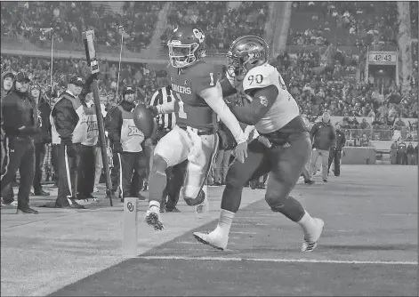  ?? Associated Press ?? Heisman finalist: In this Nov. 17, 2018, file photo, Oklahoma quarterbac­k Kyler Murray (1) runs in for a touchdown ahead of Kansas defensive tackle Jelani Brown (90) during the second half of their game in Norman, Okla. Murray is a finalist for the Heisman Trophy, which will be awarded tonight in New York.