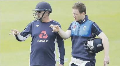  ?? Picture: Reuters ?? BRAINSTRUS­T. England coach Trevor Bayliss and captain Eoin Morgan during a training session at Sophia Gardens yesterday.