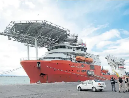  ??  ?? Última misión. El buque noruego Seabed Constructo­r rastrillar­á la nueva zona en su retirada hacia Sudáfrica.