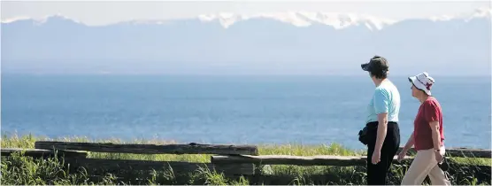  ?? PHOTOS: DEDDEDA STEMLER/ FOR TOURISM VICTORIA ?? Walkers take in the ocean vista in Victoria, a city renowned for its exceptiona­l outdoor living amenities.