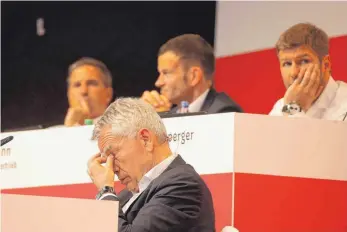  ?? FOTO: IMAGO IMAGES ?? VfB- Präsident Wolfgang Dietrich musste den Abbruch der Mitglieder­versammlun­g verkünden.