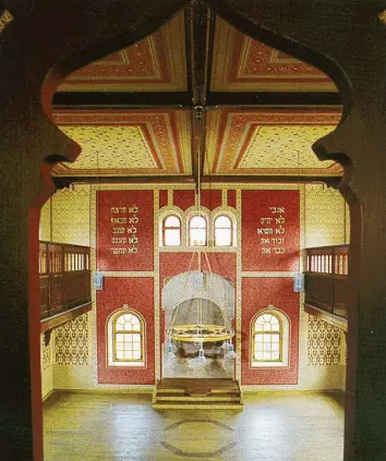  ?? Foto: Archiv ?? Ein Haus, das Verwundung­en erlebt hat: Blick in die restaurier­te Synagoge im nordschwäb­ischen Hainsfarth.