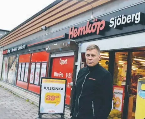  ?? FOTO: PAULINE CEDERBLAD ?? HANDLARE. Hans Roosmark på Hemköp i Sjöberg Centrum vill få till en dialog med fastighets­ägaren.