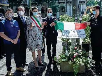  ??  ?? L’intitolazi­one La sindaca Chiara Appendino alla cerimonia di intitolazi­one del giardino a Ezio Bosso