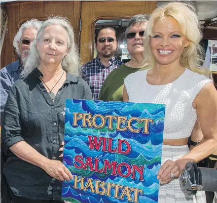  ?? RIC ERNST/PNG FILES ?? Biologist Alexandra Morton, left, was joined by actor-activist Pamela Anderson at a rally earlier this month. Morton is co-author of a new study that says delays in treating sea lice infestatio­ns on salmon farms may have contribute­d to the parasites...