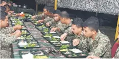  ?? — Photo courtesy of the Malaysian Army ?? Soldiers break fast at Serikin army camp dining hall in Bau on Monday