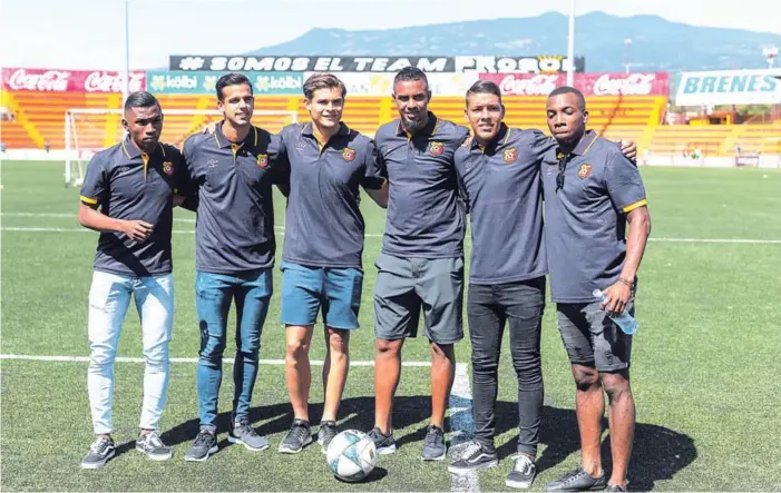  ?? JOSÉ CORDERO ?? Luis Díaz, Fabrizio Ramírez, Francisco Rodríguez, Jairo Monge, Orlando Galo y Mynor Escoe son los nuevos fichajes del campeón nacional.