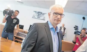  ?? FOTO: DPA ?? Der Kläger: Jürgen Resch, Bundesgesc­häftsführe­r der Umwelthilf­e, im Stuttgarte­r Verwaltung­sgericht.