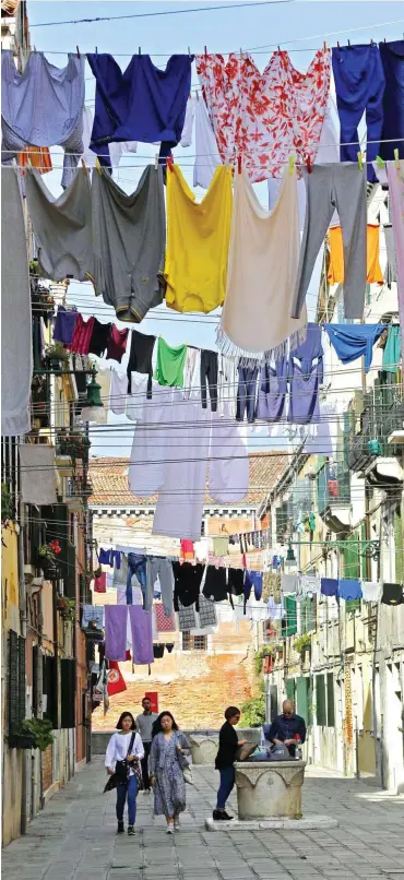  ?? Foto: imago/imagebroke­r ?? Immer mehr Wohnungen in Venedig werden zu Unterkünft­en für Touristen.