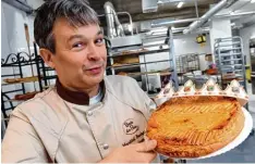  ?? Foto: Silvio Wyszengrad ?? In Frankreich wird in diesen Tagen der Dreikönigs­kuchen, die Galette des Rois, ge gessen. Martial Boulogne weiß, was es damit auf sich hat.