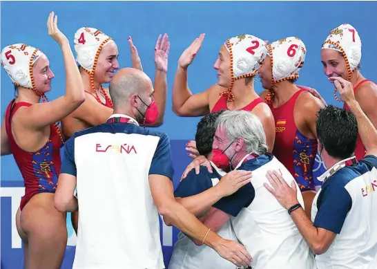  ?? AP ?? Las jugadoras españolas celebran el triunfo en la semifinal