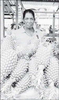  ?? ?? Thelma Williams and her pineapple stall