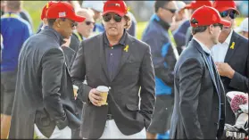  ?? The Associated Press file ?? Matt Dunha
Tiger Woods, left, and Phil Mickelson before the closing ceremony in 2018 after Europe won the Ryder Cup outside Paris.