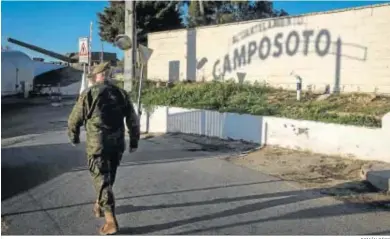  ?? ROMÁN RÍOS ?? Acceso al acuartelam­iento de Camposoto, donde se ubica el Centro de Formación de Tropa número dos (CEFOT-2).