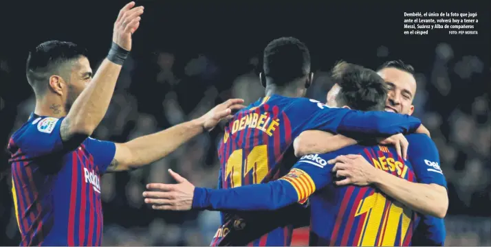  ?? FOTO: PEP MORATA ?? Dembélé, el único de la foto que jugó ante el Levante, volverá hoy a tener a Messi, Suárez y Alba de compañeros en el césped