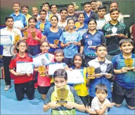  ??  ?? Divya Deshpande and Tanmay Rane make a happy picture along with the winners of other different age groups after the final of the MCF-4 Star All-Mumbai ranking tournament.