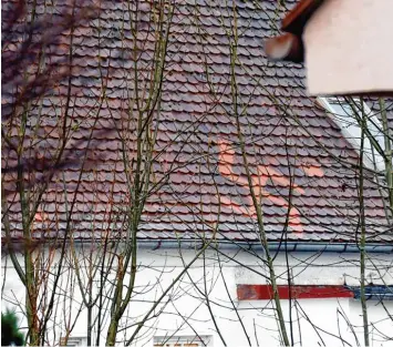  ?? Foto: Silvio Wyszengrad ?? So sah das Hakenkreuz auf dem Wohnhaus im Augsburger Stadtteil Inningen aus. Ein Vierteljah­r lang war es zu sehen – dann rückte der Staatsschu­tz an.